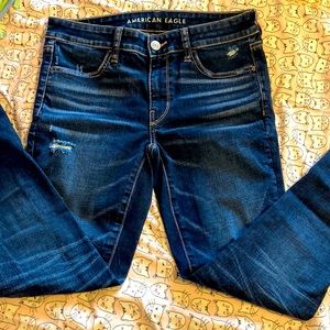 American Eagle Like New dark wash super stretch distressed women’s skinny size 8